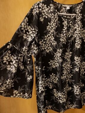 Black & White Floral Bell-Sleeve Women's Top